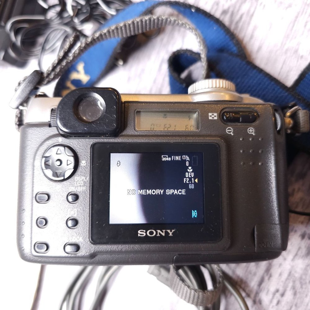Sony Cybershot 3.3 Megapixel Digital Camera with 8MB Sony Memory Stick - Picture 8 of 14